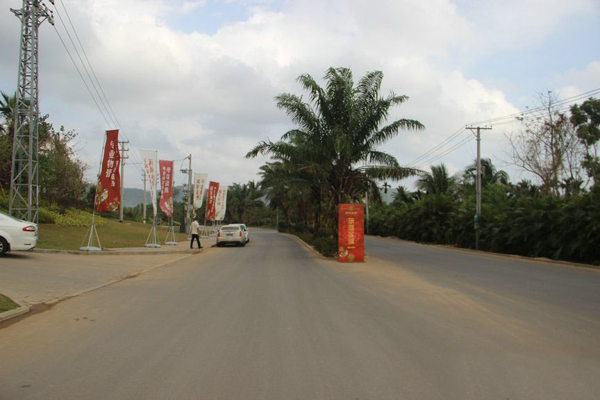 小区门口道路