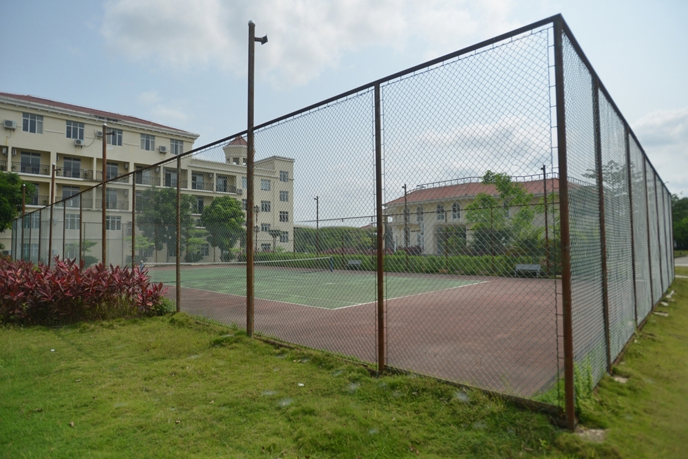 社区配套：网球场